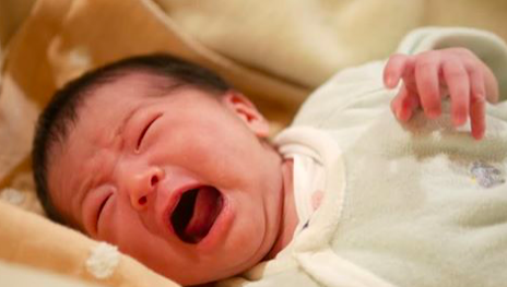 Bayi Sering Menangis Pada Waktu Malam? Doktor Dedah Beberapa Faktor & Tips Buat Ibu Bapa