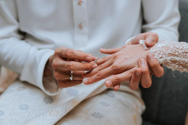 Wanita Pulangkan Cincin Pertunangan Berharga RM12k Selepas Sering Diperli Ibu, Mahu Cincin Baru RM40k!