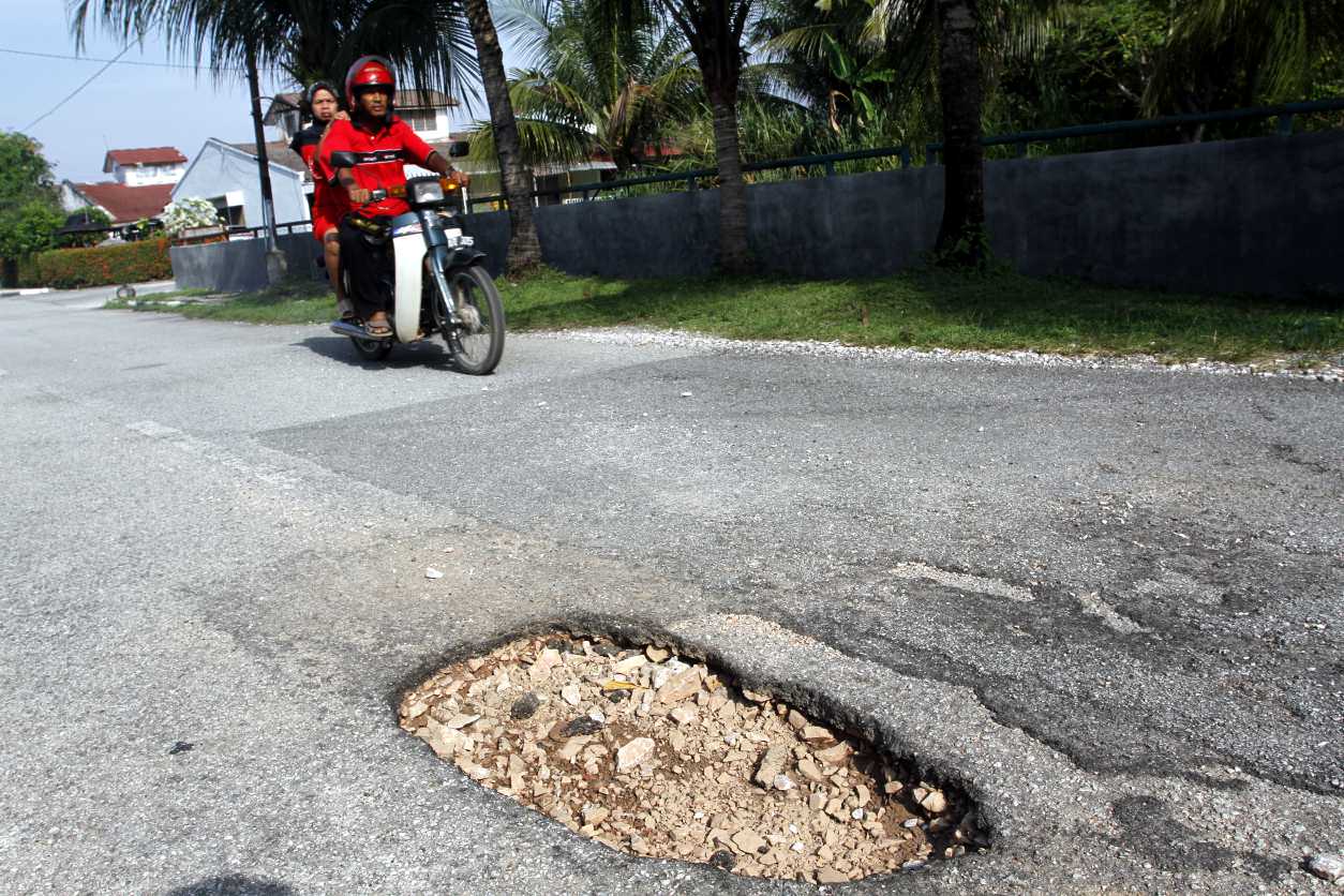 Dikecam ‘Laju’ Baiki Jalan Sebab Menteri Kemalangan, Ini Respon JKR