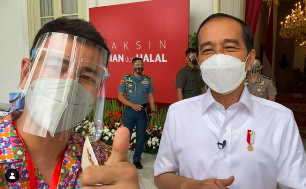 Terima Vaksin Bersama Jokowi, Raffi Ahmad ‘Brainwash’ Golongan Anti-Vaksin Indonesia
