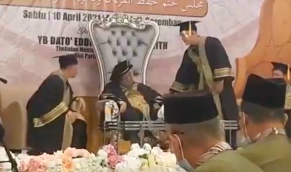 Makan Ubat Sebelum Hadir Majlis Graduasi, Timbalan Menteri Mohon Maaf Tertidur