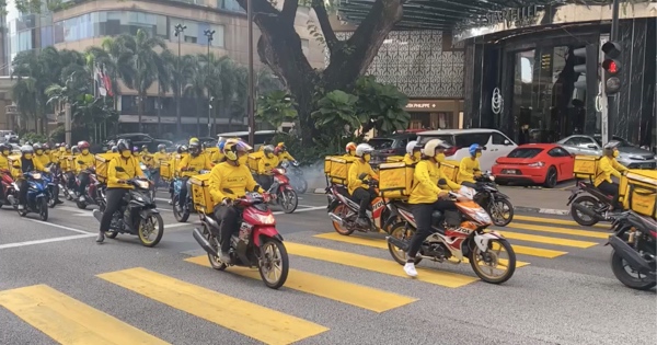 Tiba-Tiba Ramai Rider Kuning Berkeliaran Di KL Sekarang, Siapa Mereka Ni Semua?