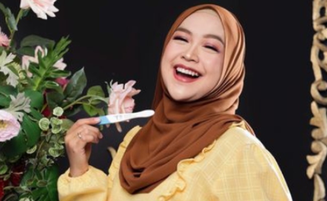 Ria Ricis Selamba ‘Live’ Instagram Masa Buang Air Kecil, Netizen Bandingkan Perangai Dengan Oki Setiana Dewi